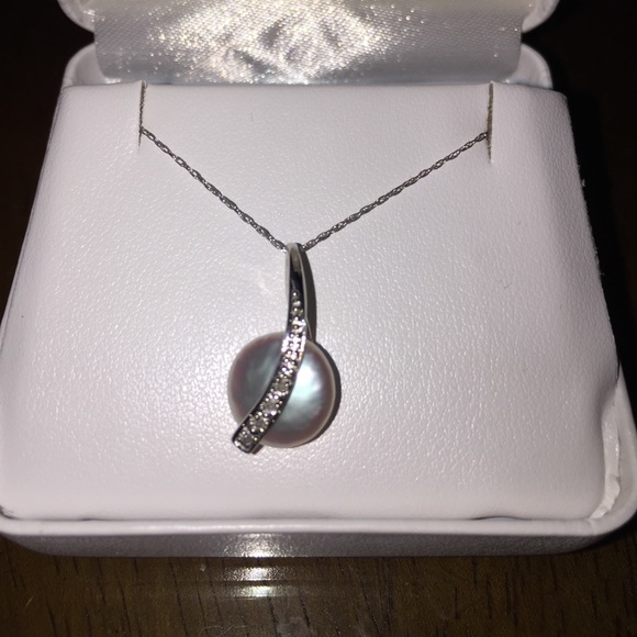 10kt WG Cultured Pearl Pendant necklace - Picture 4 of 6