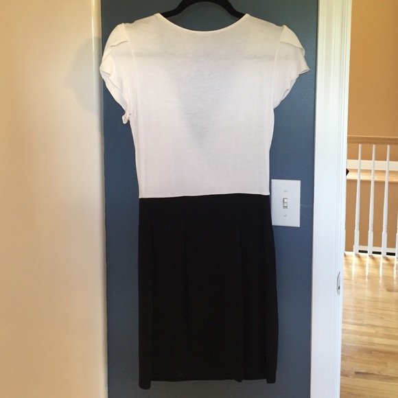 Sale !! Express black and white fitted dress - Picture 3 of 4