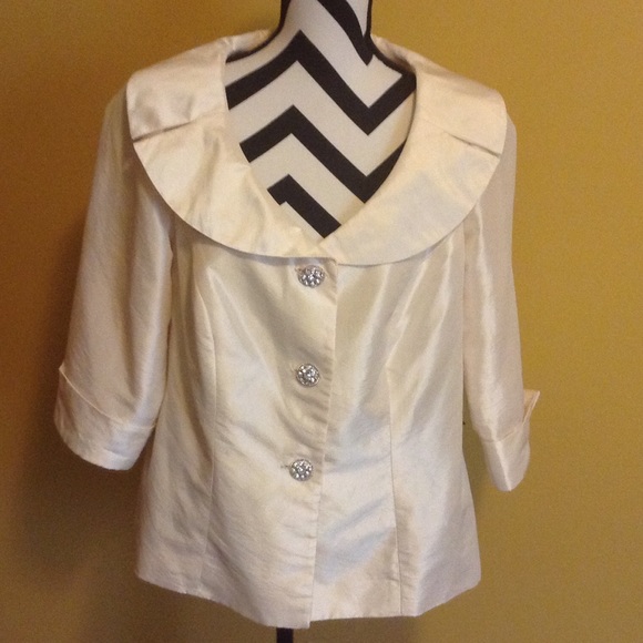 LE BOS topsz14w nice cream/ off white color.