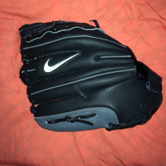 Softball glove