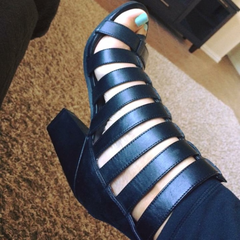 Size 8.5 black Steve Madden sandal heels.