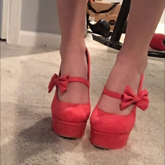 Heels - Picture 2 of 3