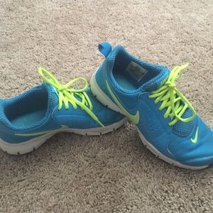 Nike memory foam sneakers