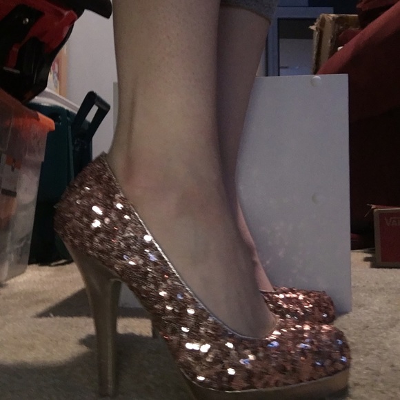 Heels - Picture 3 of 4