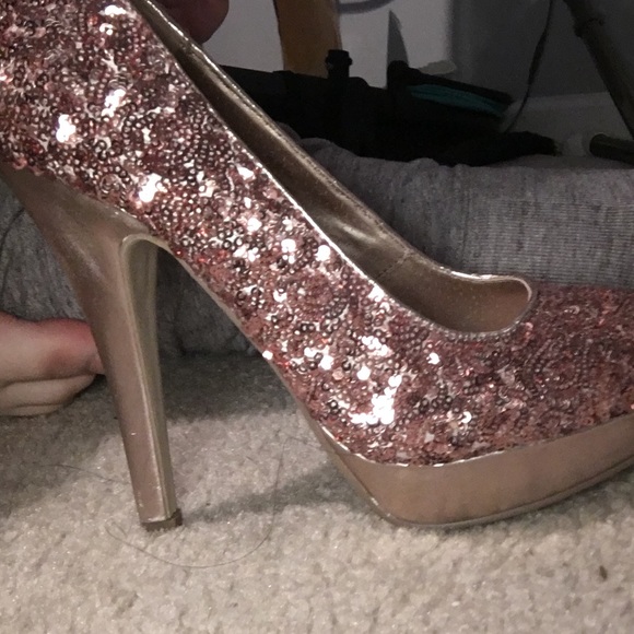 Heels - Picture 4 of 4