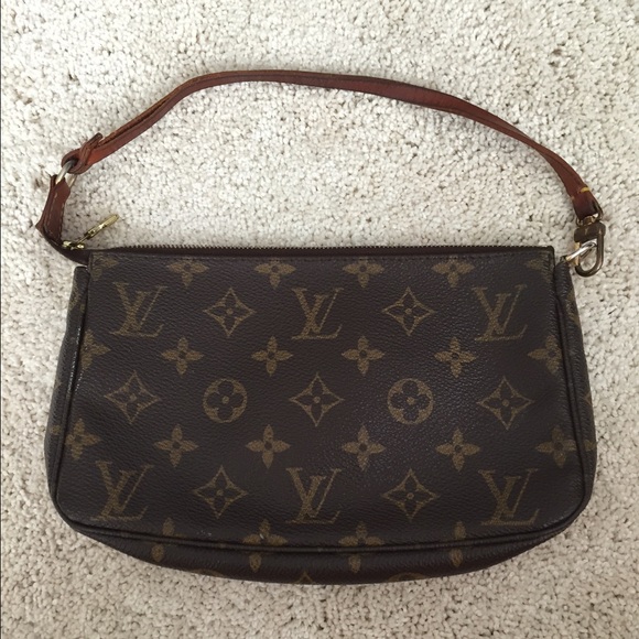 Louis Vuitton Handbags - Louis Vuitton pochette