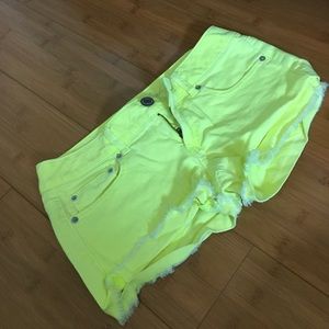 A.E. NEON YELLOW SHORT SHORTS