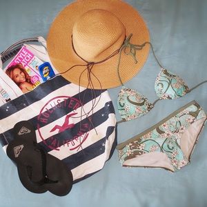 👙Hollister Tropical Bikini Set