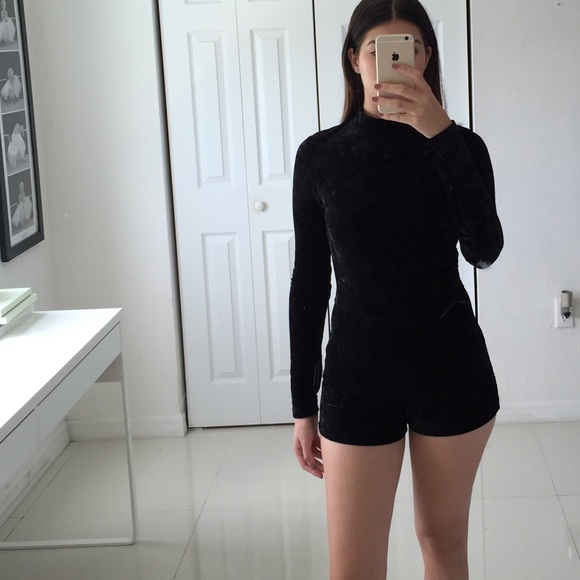 BLACK VELVETEEN ROMPER