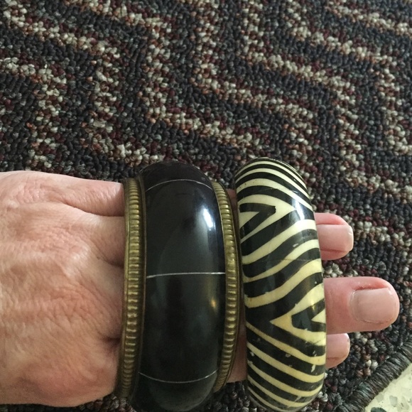 2 bangle bracelets - Picture 2 of 3