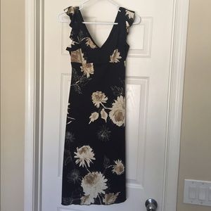 EUC Empire top dress w/ flutter sleeves