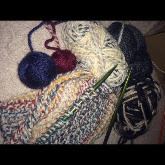 Handmade knit scarves - Picture 2 of 4
