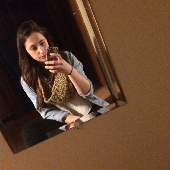 Handmade knit scarves - Picture 3 of 4