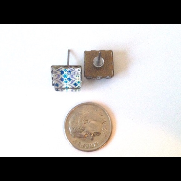 Handmade Square Glass Post Earring Geometric - Picture 3 of 6