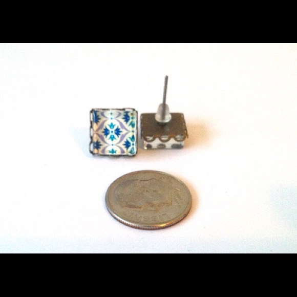 Handmade Square Glass Post Earring Geometric - Picture 4 of 6