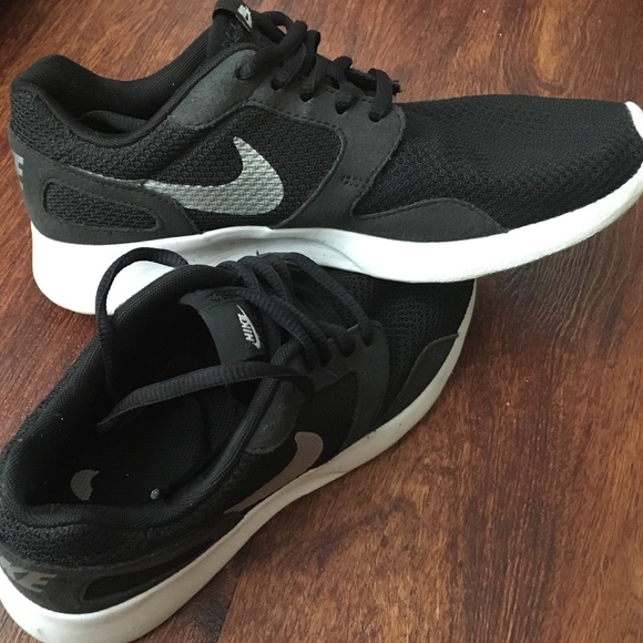 Shoes - Picture 4 of 4
