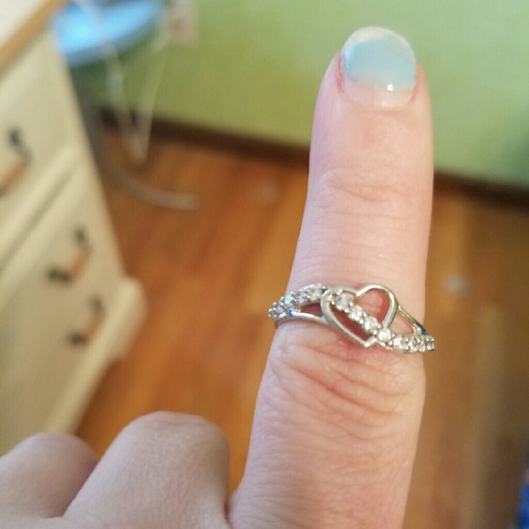 10k white gold ring - Picture 1 of 1
