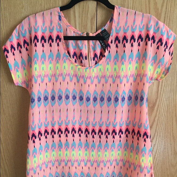 Tops - Summery tribal print/ikat top!