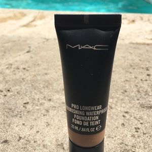 Mac Pro longwear waterproof foundation (NC45)