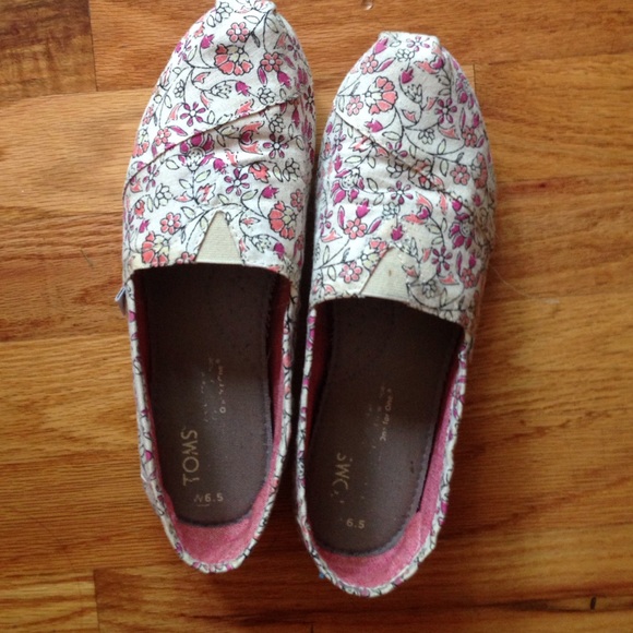 TOMS Shoes - Floral Print Classic Toms