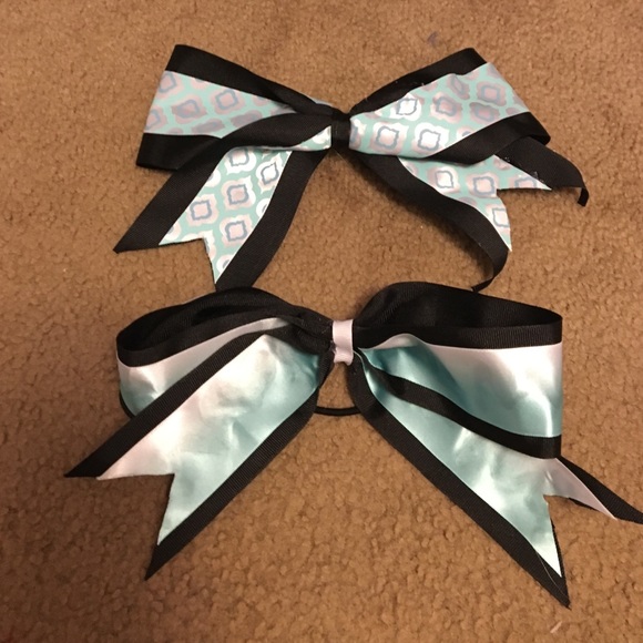 Cheer bows