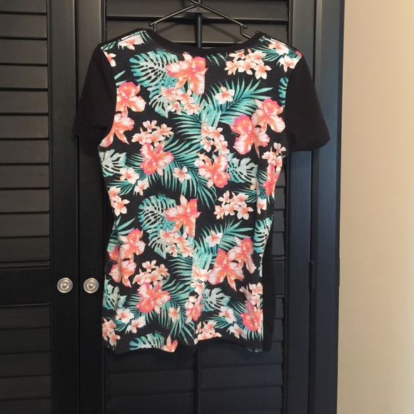 Pink floral top - Picture 2 of 2