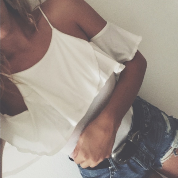 LAST 1✨ | White Ruffle Off Shoulder Thong Bodysuit - Picture 2 of 4