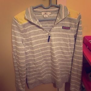 Vineyard vines sweatshirt