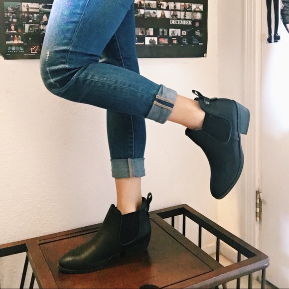 MADDEN GIRL BLACK ANKLE BOOTIES