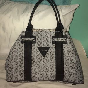 FINAL PRICE CUT❤️New guess purse. No signs of use