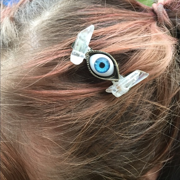 Magic Eyeball Clear Crystal Barrettes (Pair) - Picture 2 of 4