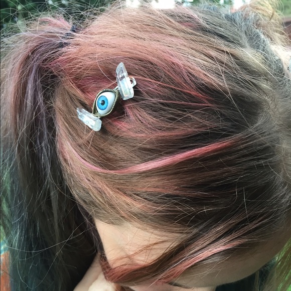 Magic Eyeball Clear Crystal Barrettes (Pair) - Picture 3 of 4