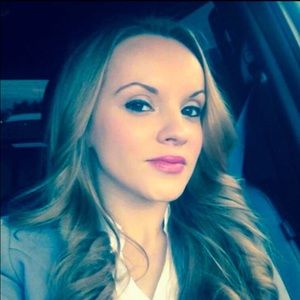 Meet your Posher, Mirela