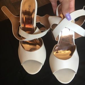 Shoe dazzle white/rose gold wedge heels