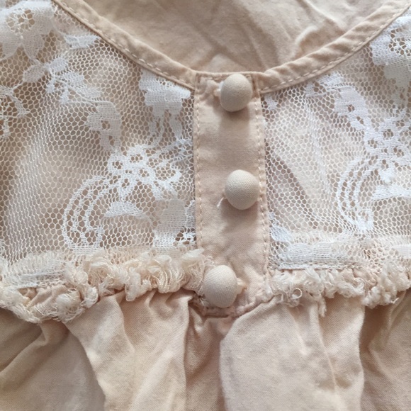 Tinley Road Dresses & Skirts - Ivory Lace Detail Dress