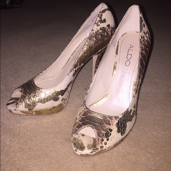 Aldo white and gold peep toe