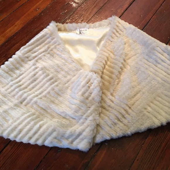 Touche Accessories - Weekend Sale - Faux fur coverup