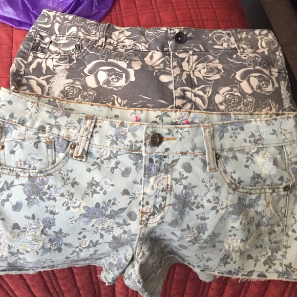 Jean shorts rose pattern