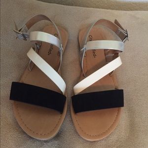 3 colored sandals 😍