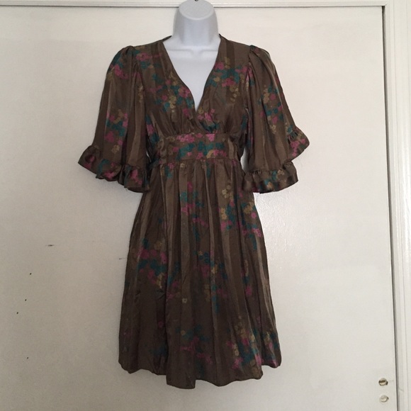 Betsey Johnson Dresses & Skirts - Betsy Johnson wide sleeve mini dress.