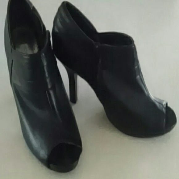 PRICE DROP! black leather bootie heels. Sz 9.5