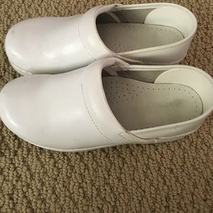 White leather dansko clogs size 37