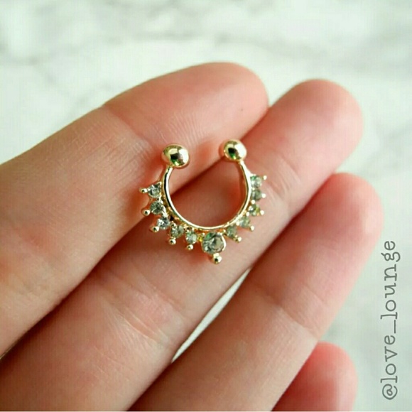 Faux Septum Nose Ring in Rose Gold or Yellow Gold - Picture 4 of 4