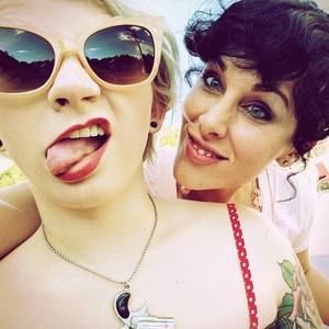 Meet your Posher, Thea