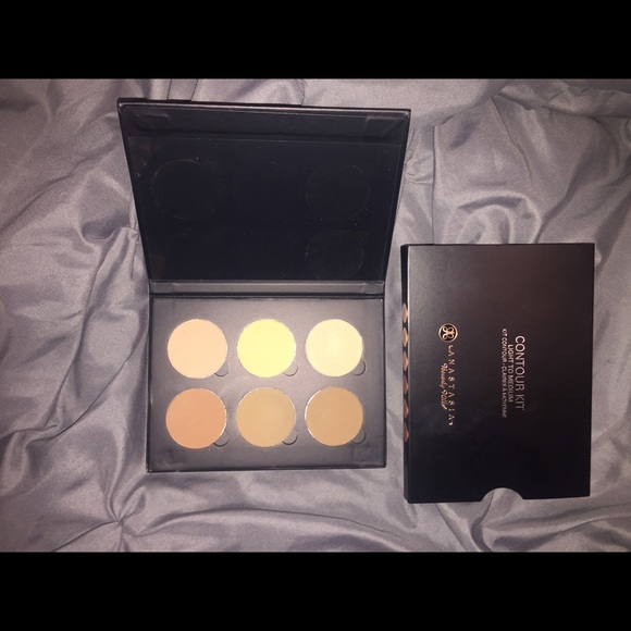 Anastasia Beverly Hills Other - Powder Contour Kit