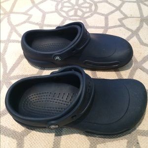 New Navy blue crocs new sz 7 womans