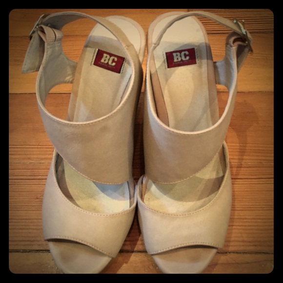 BC Footwear. Wedge Sandal.