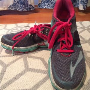 WOMEN’S BROOKS PURECADENCE 7