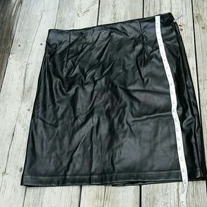 Suddenly Fem Vegan Leather Skirt Size LG NWOT