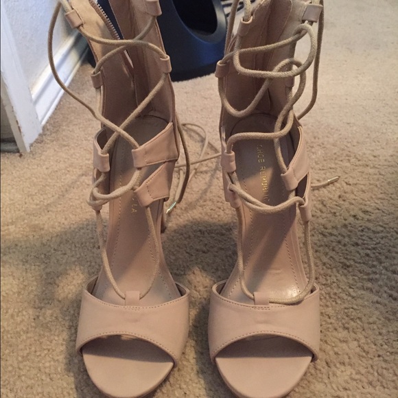 Nude heels💙